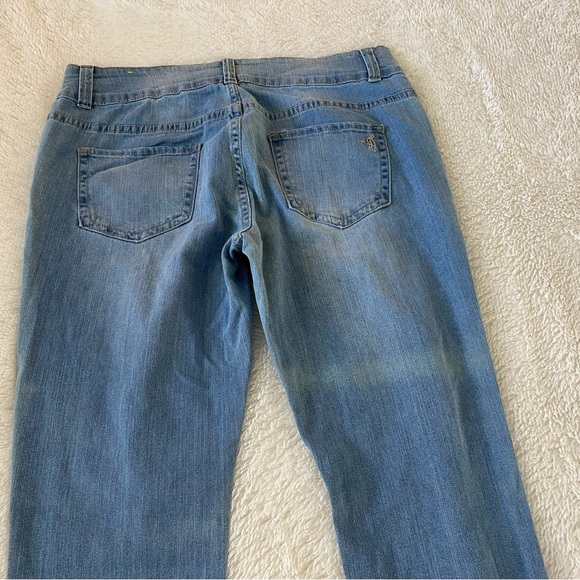 VIP JEANS Distressed, Ripped & Faded.🌼 - Picture 4 of 8